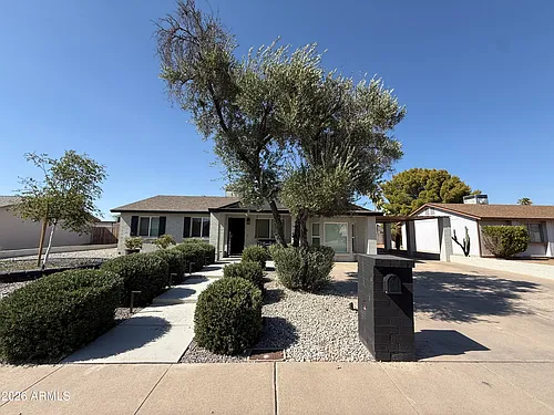 2116 E Marconi Ave Photo 1