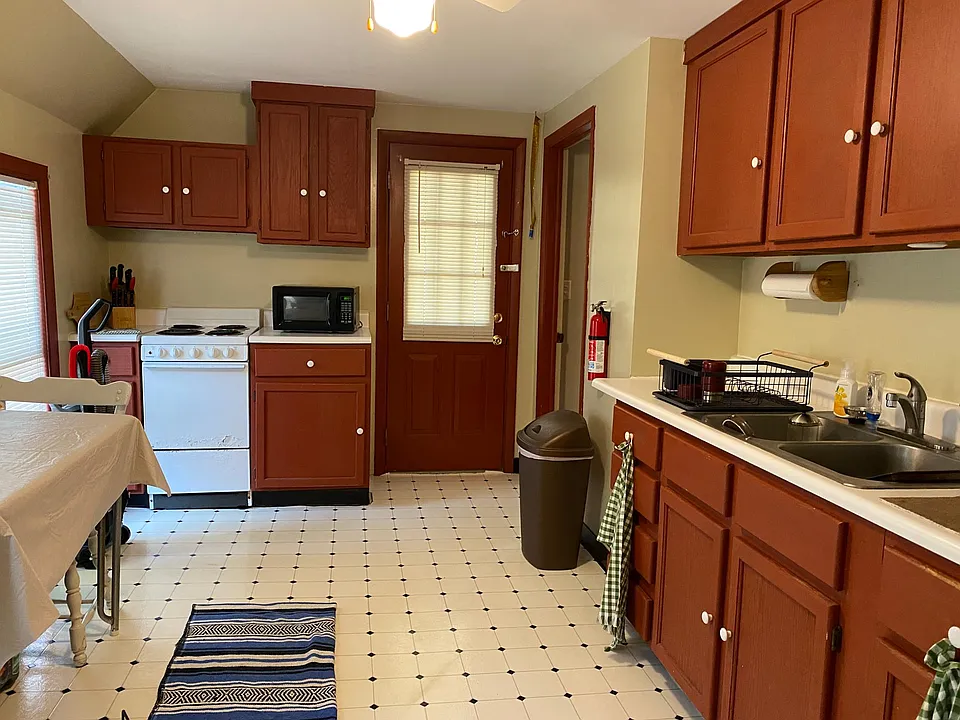 10 Seminary Ave #2