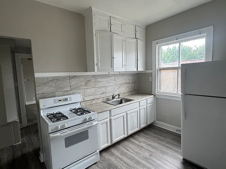 7250 S Langley Ave #2R — Photo 4