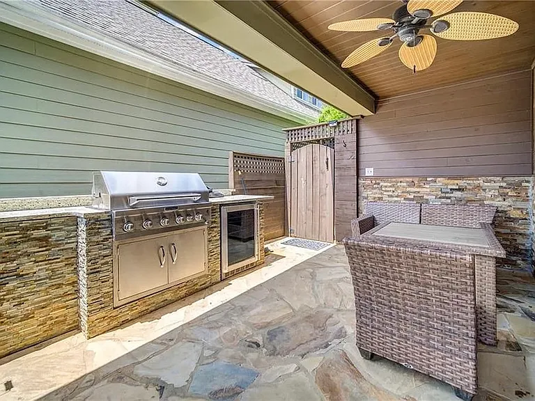 213 Lakeside Dr — Photo 5