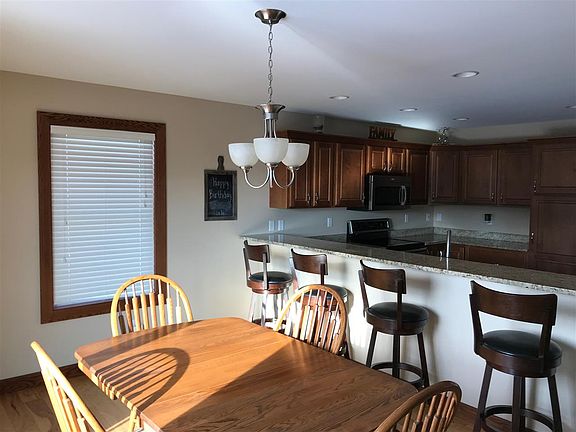 5th image of 335 Lezlie Dr