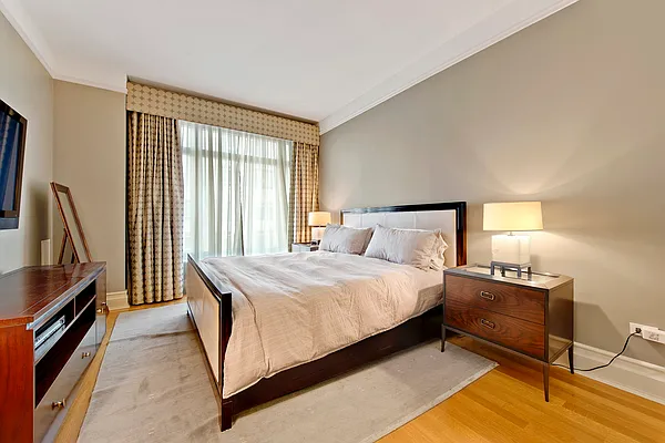 Sold by Mercedes Berk | media 4