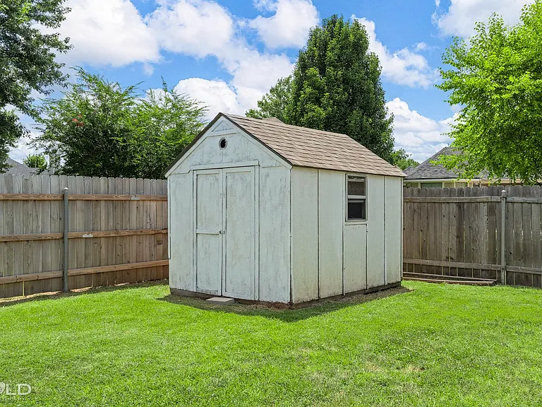 410 Half Moon Ln — Photo 11