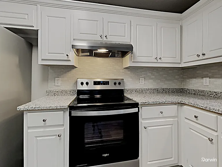 2600 Poplar Ln — Photo 3