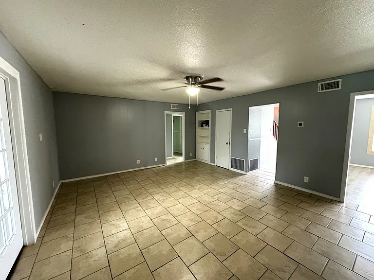 Halbart Dr — Photo 3