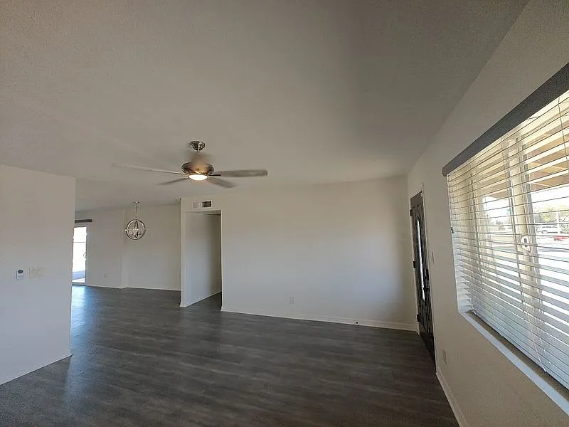 4 bed, 2020 sqft, $3,500 — Photo 4