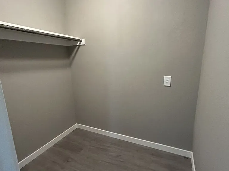 2379 Locust Rd — Photo 10