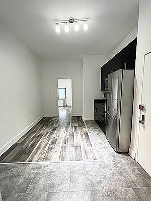 1st image of 229 E 10th St APT 4