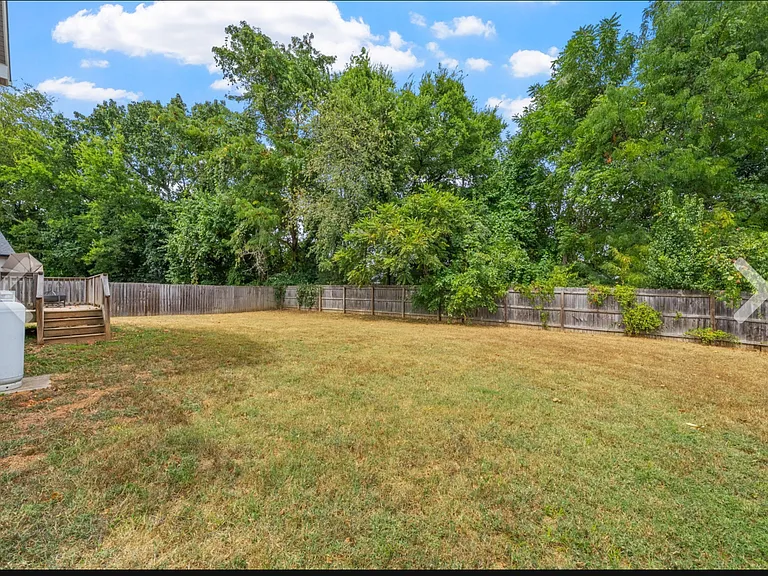 546 Falkland Cir — Photo 5