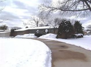 406 Warren Rd, Glenview, IL 60025