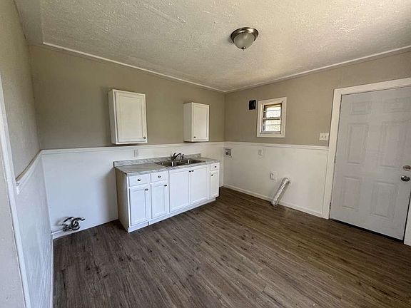 4th image of 904 E Stanford St #904
