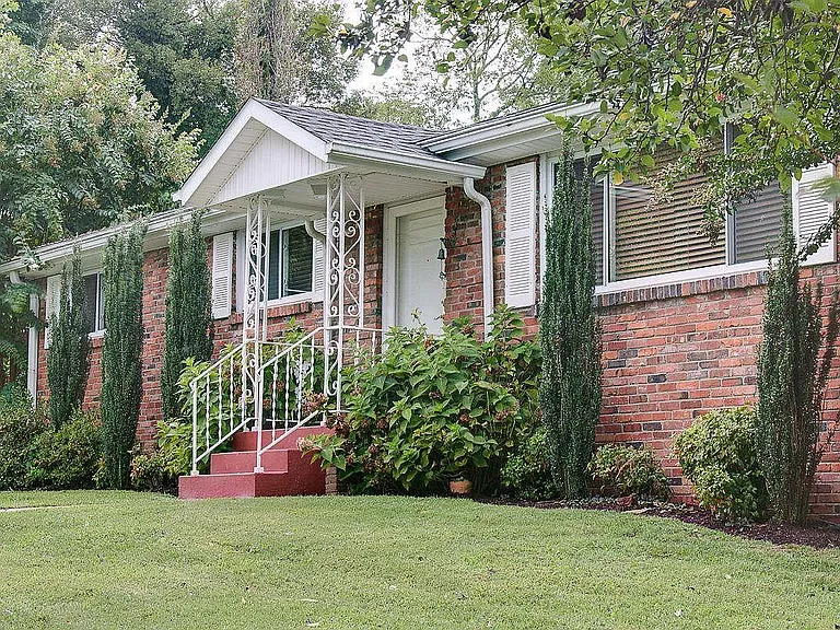 3705 Oxford St — Photo 3