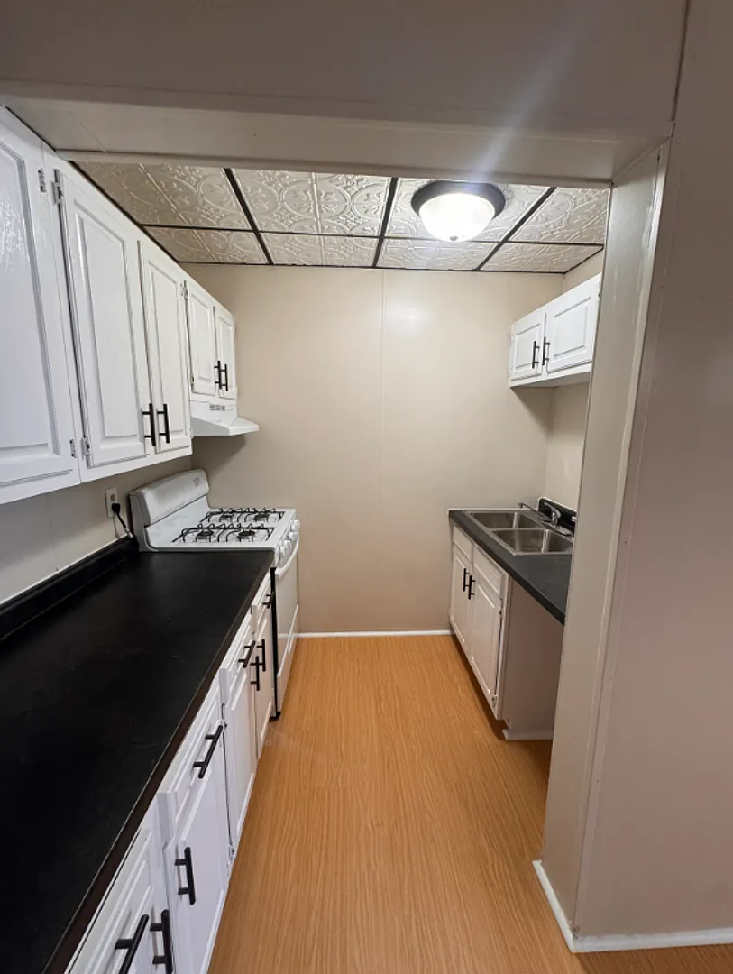 757 Caledonia St — Photo 4
