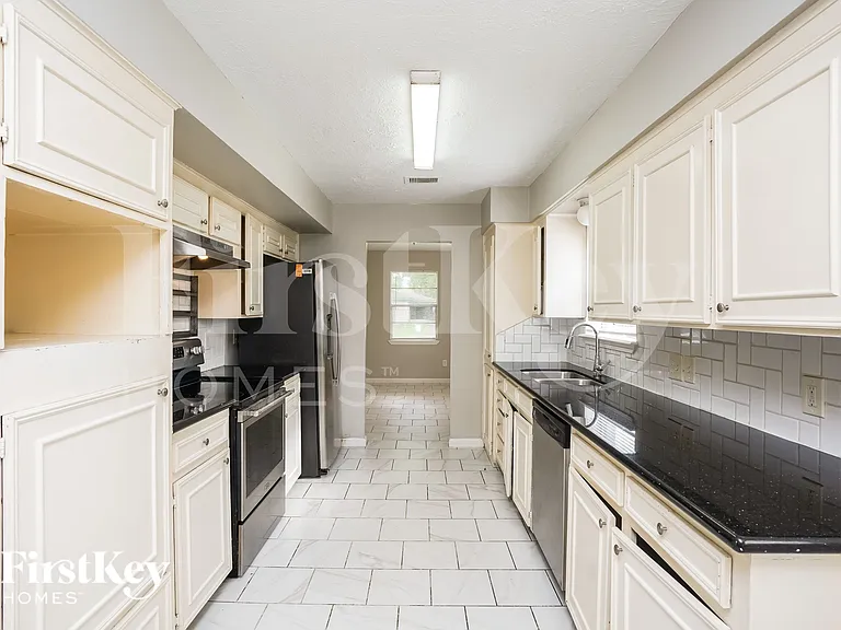 4909 Green Willow Ln — Photo 9