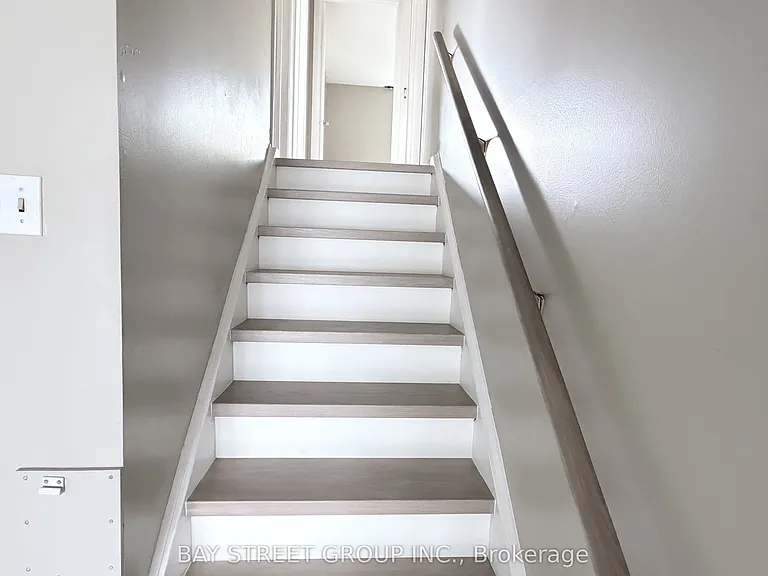 31 Colonsay Rd — Photo 6