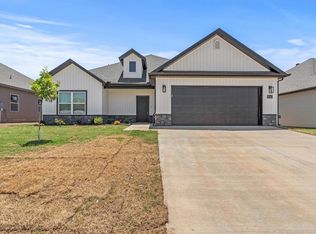 1041 Sunshine Ct, Centerton, AR 72719