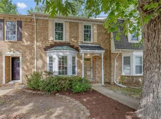 340 Middle Oaks Dr, Chesapeake, VA 23322