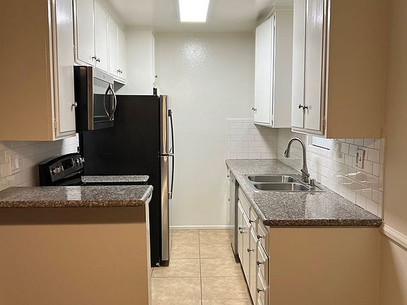 3rd image of 1306 N Columbus Ave Unit 207