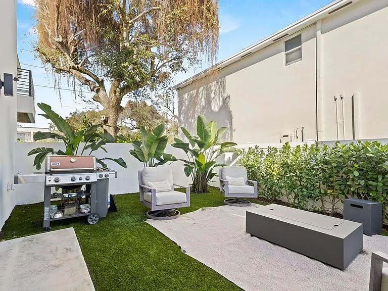 705 SW 8th Ter — Photo 12