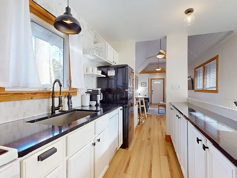 700 Method Rd — Photo 10
