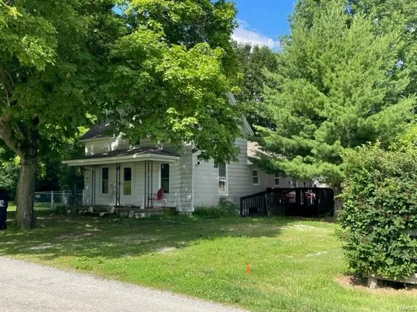 729 Sanford St, Nokomis, IL 62075