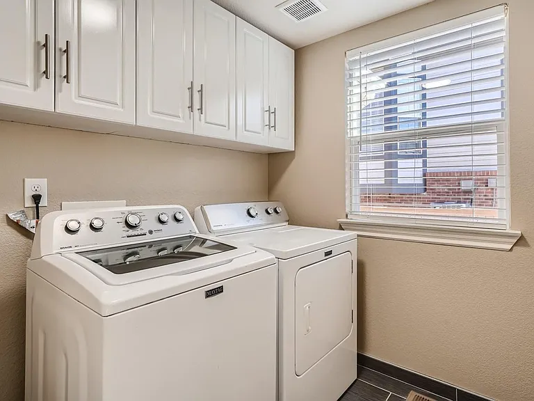 2106 Mountain Iris Dr — Photo 24