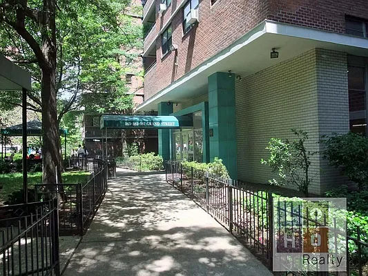 Sold by LoHo Realty | media 15