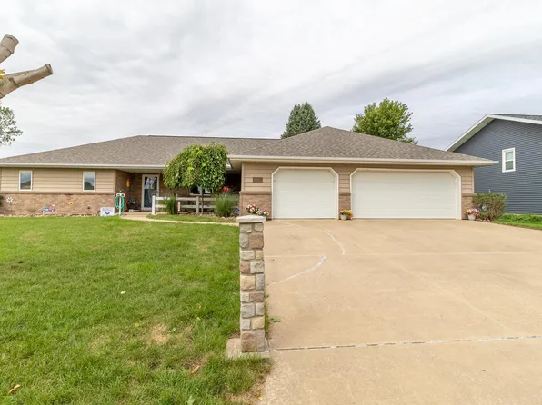 435 N 4th St, Moville, IA 51039