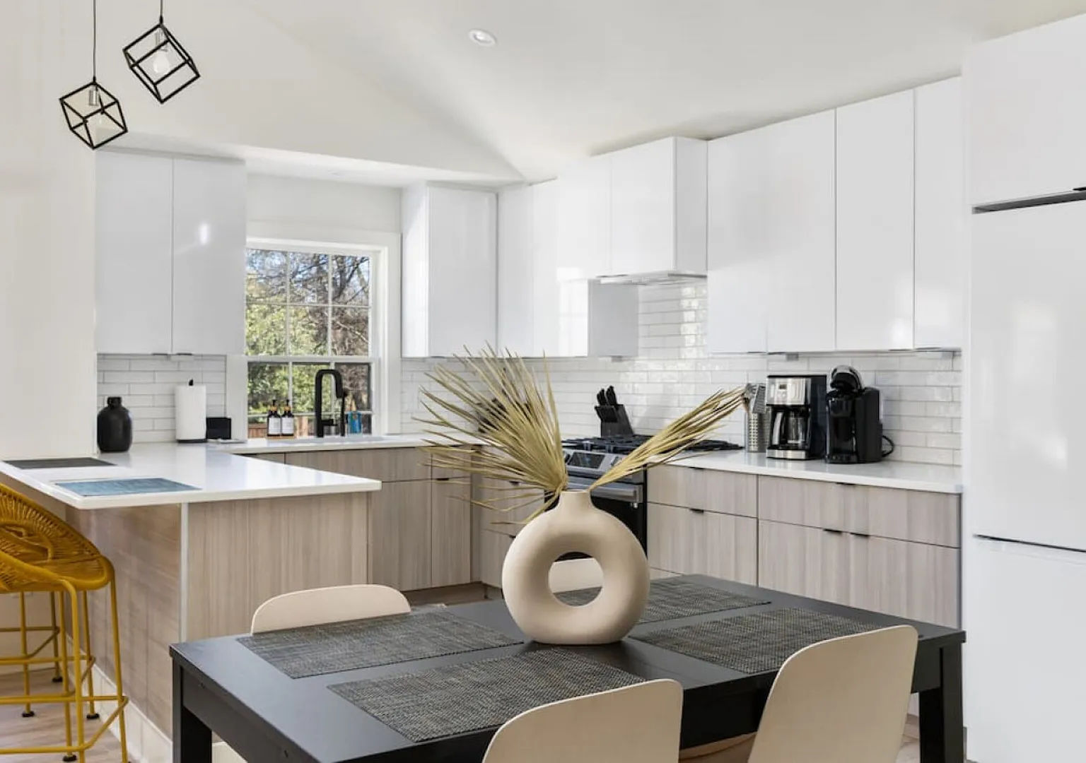 The Gallery | Designer 3BR Near South End — Photo 2