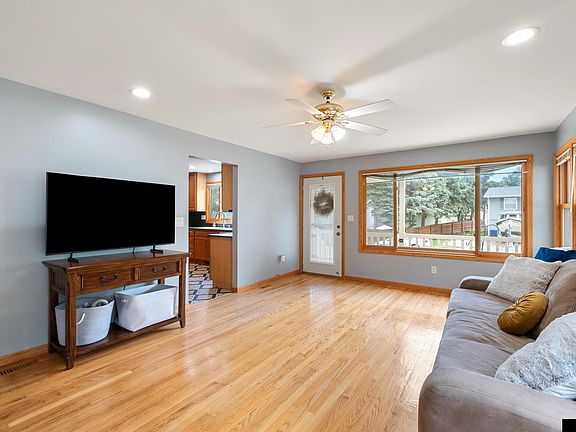 4th image of 1104 Delmar St