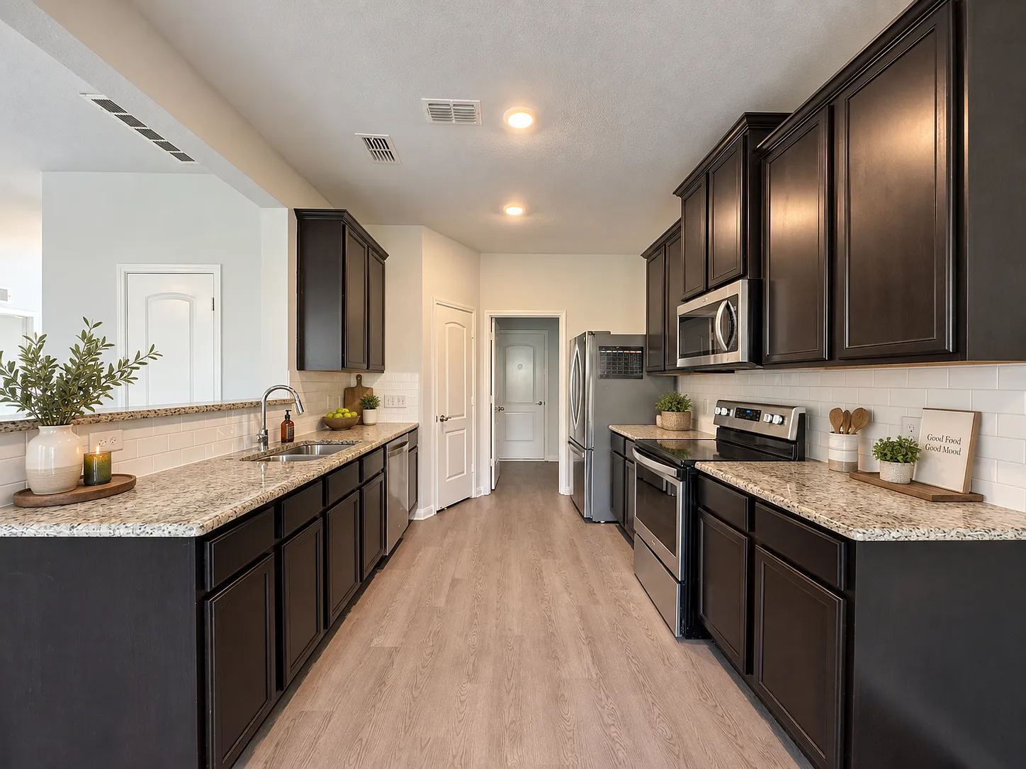 4 bed, 2207 sqft, $2,200 — Photo 4