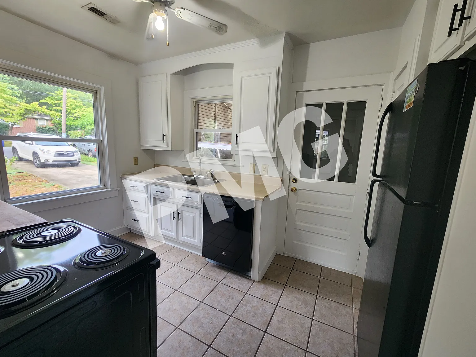 Sycamore Dr, Greenville — Photo 3