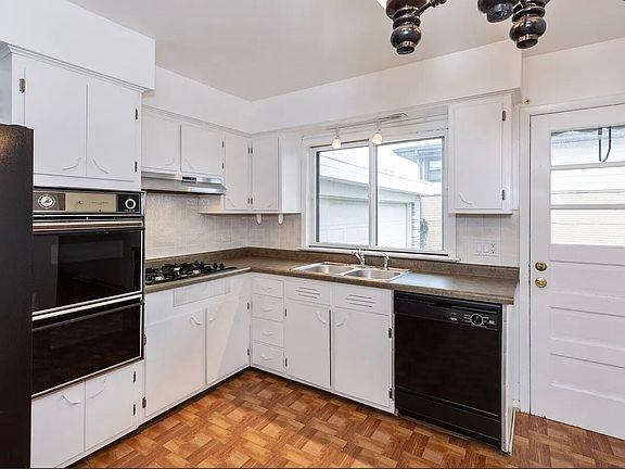 5th image of 83 E Craig Dr