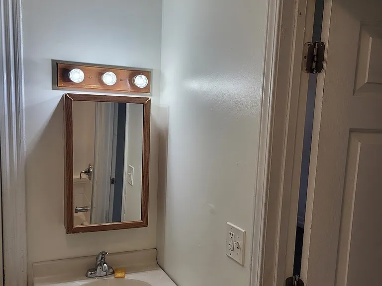 138 Caroline Ave — Photo 12