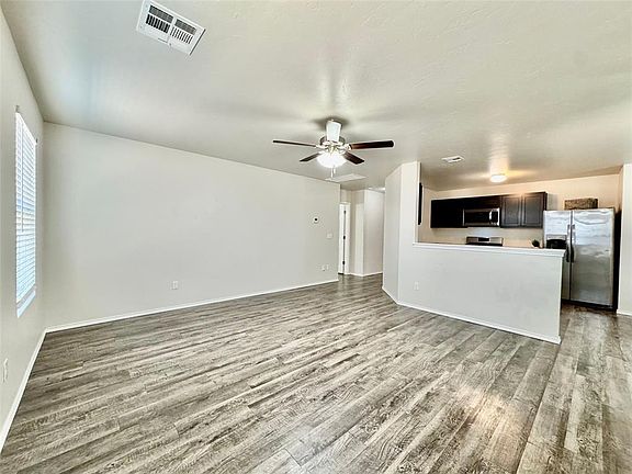 4th image of 1017 N Pheasant Way