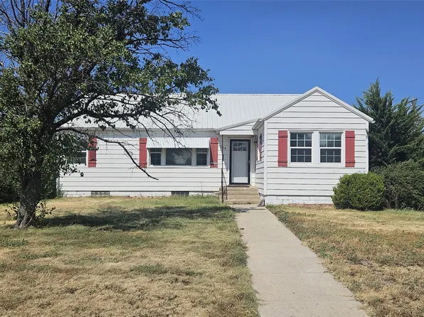 205 Dodge St, Ensign, KS 67841