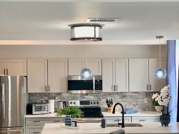 30 N Franklin St #201