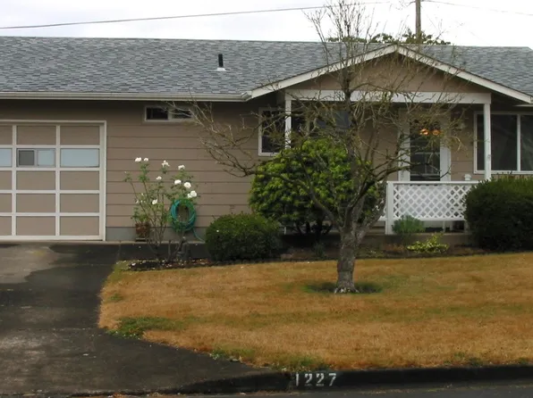 1227 Randolph Rd, Woodburn, OR 97071