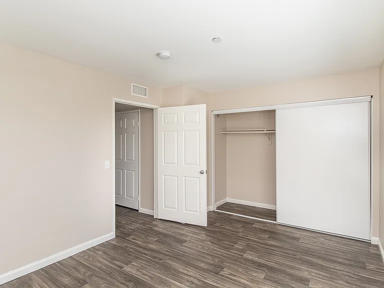 Sunny Creek Apartments — Photo 13
