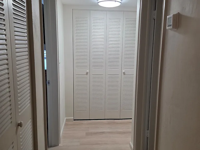 Hallway leading to bedrooms and bathroom
