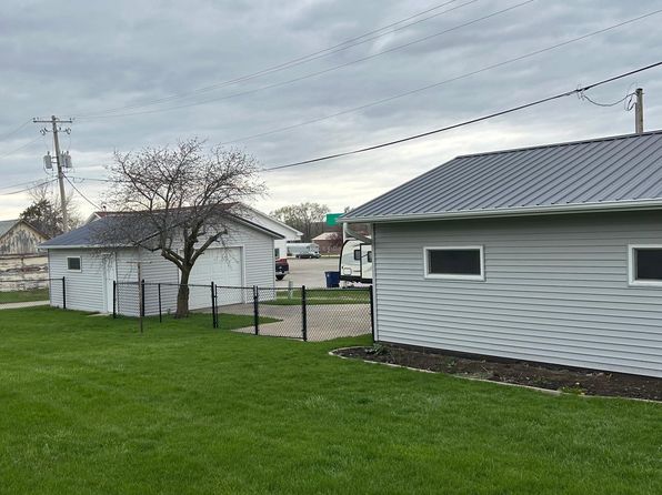 906 4th St, Victor, IA 52347