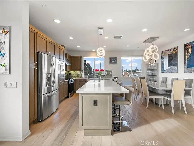 1068 Hampton Dr — Photo 10