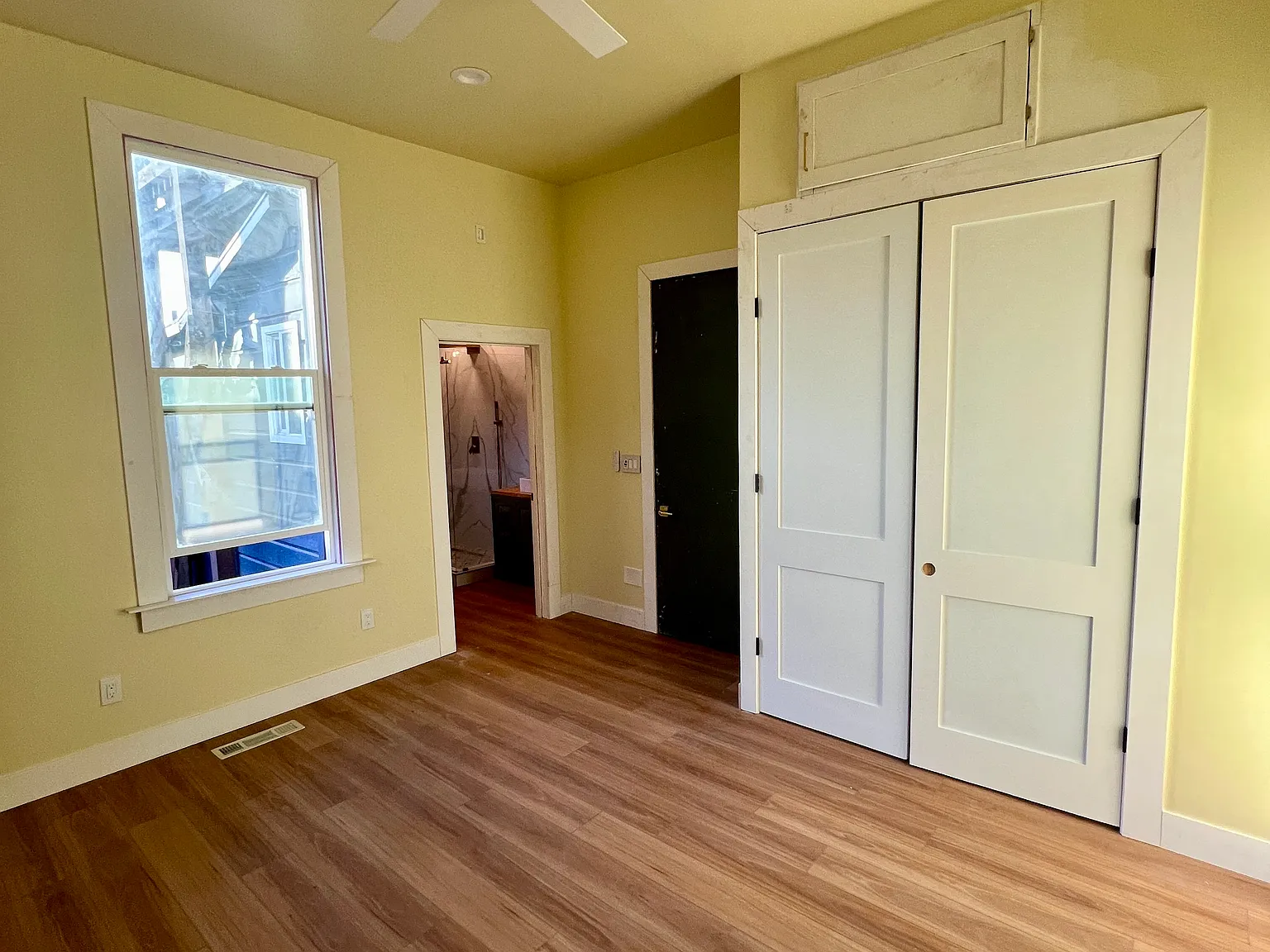 5 bed, 4386 sqft, $1,100 — Photo 2