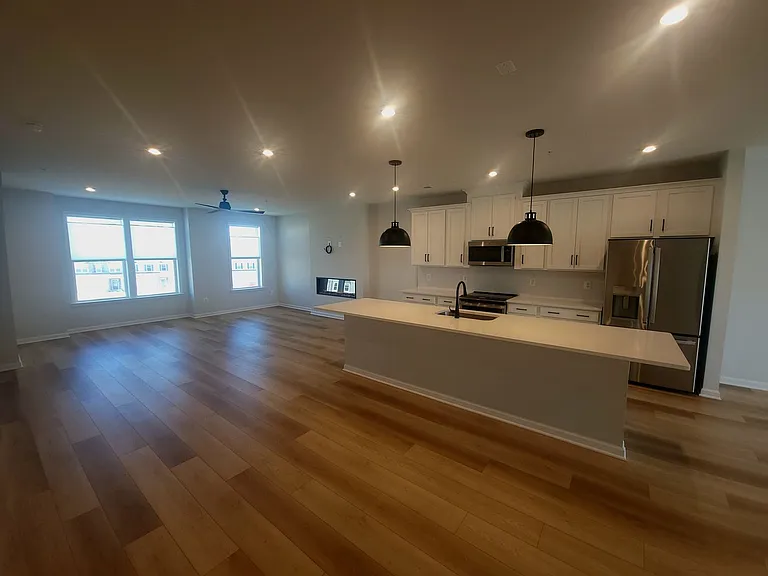 642 Brookwood Glen Ter #B — Photo 8