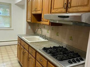 6042 75th St, Middle Village, NY 11379