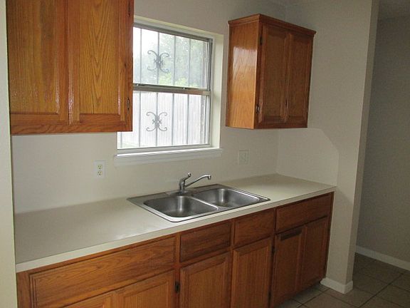 5th image of 4813 Redwood St