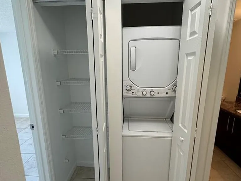 445 Lakeview Dr — Photo 12