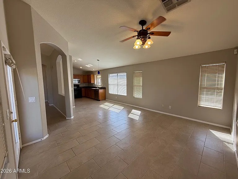 1644 E Oakland St — Photo 13