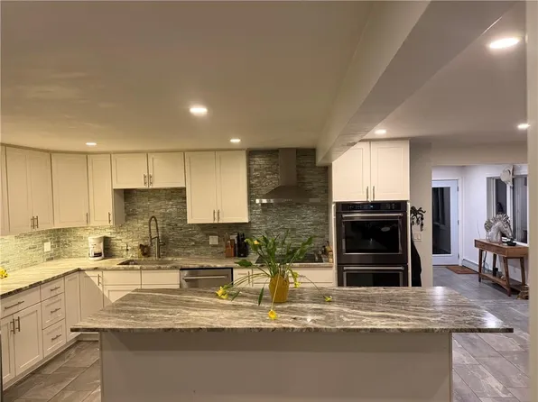 180 Woodland Ave, Cranston, RI 02920