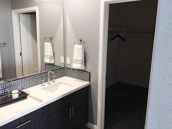 5th image of 1057 Foxglove Pl Unit 201